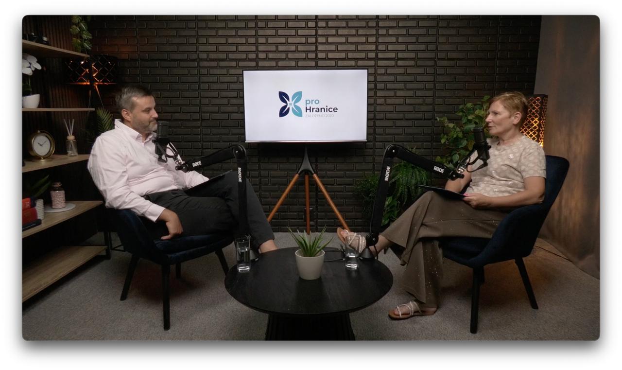 Michal Ondra a Blanka Petrová v podcastovém studiu PRO Hranice